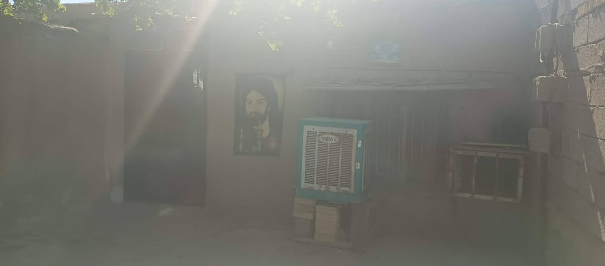 السلام عليكم

بيع بيت مستعجلين عليه تجاوز 

200 متر بشارع الآۆلْ بحي النصر
رقم  
‏‪***********‬‏

ل سعر 50
