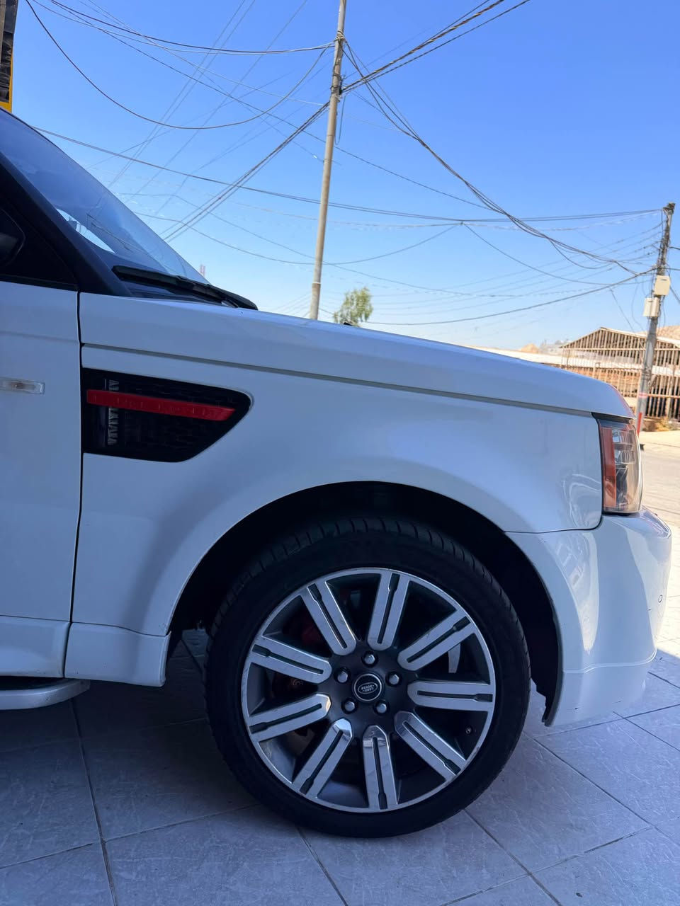 Range Rover Sport 
رانج روفر سبورت اوتو بيكرفيك
سوبر جارج 
موديل 2013
شركة سردار 
فول مواصفات 
8 بستن بانزين 
السيارة غنيه عن التعريف والموصفات 
ماشيه 160 كيلو متر 
بدون دعم وصبغ وتعديل مكفوله كفاله عامه
للذواقين والي يعرفون قيمة السيارة بهل نضافه 
ماباقي نهايه شرط مكينة كير صدر حدادية
السعر 168 ورقه ومجال 
رقم سنوية جديد تريد وكاله تحويل ثاني يوم
السيارة مكانها دهوك 
للاستفسار الاتصال على الرقم >>>>>>> واتساب ***********
                                                             *********** دهوك, العراق

