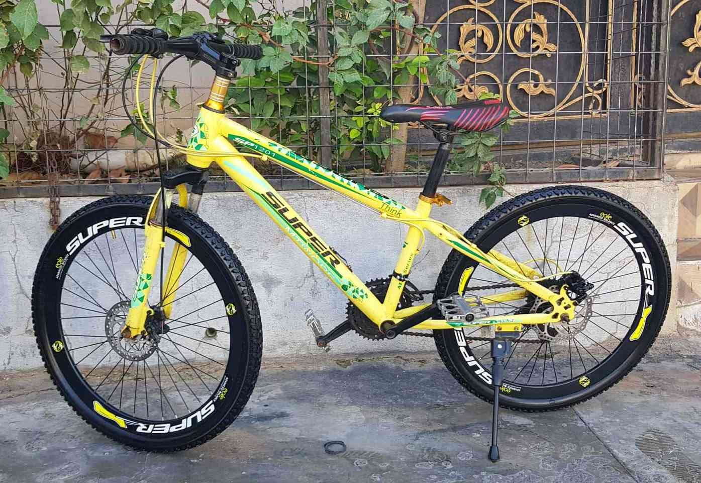 ئەم پاسکیلە بۆ فرۆشتن
قیاسی 24
زۆر تازەو جوان و بێ عەیبە 
ماشە دەبڵە   ئیستۆپ دیسکە  
10 گێڕە گێڕی مەزبوتە لۆک لۆکە 
سلێمانی بەکرەجۆ   گەیاندنم   نیە 
***********
***********
