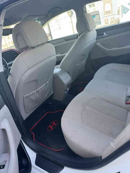 هيونداي سونات (2017)

⚙️ محرك gdi 2400
🚗 ماشية ١١٠ ألف ميل حقيقي
❄️ تبريد كامل)
📱 شاشة كبيرة + كاربلاي + بلوتوث + اتصال
ويل كب 
🪑 مقاعد مخمل
⚡ ثلاث وضعيات قيادة (ECO – NORMAL – SPORT)
🎛️ فول تحكم ستيرن
💡 LED + زينون ليلي
🖥️ شاشة أعطال كبيرة 
🛣️ مثبت سرعة
🛞 حساس ضغط الإطارات
✔️ السيارة كاملة وما بيها أي نقص

🔧 الملاحظة:
حادثه دعامية فقط كما موضح بالصور ورش ربع القمارة أثر تقشير 

السعر: 128 ورقة 
مكان تواجد السيارة بغداد
للتواصل رقم ***********
