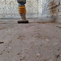 قلاب للايجار • نقل تراب • حمولة طن