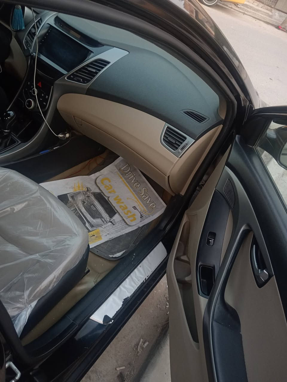 بسم الله ماشاء الله سياره النترا 2015 وارد خليجي سياره ماشاءالله جديده  ماشيه 114الف كيلو متر شاشه كامره دواره قطعتين تبريد اشاير مري سياره بسمي هزه جديده تحويل ثاني يوم السعر 128 رقمي *********** ما متواجد عله الفيس رجأن المو شراي لا يتصل المكان بغداد حي الخضراء
