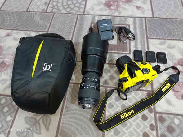 كامره نيكون للبيع 
كامره نيكون 5200D  
كامره نضيفه كما موضح بلصور 
الكامره شرط الفحص مابيه اي مشكله او خلل كفاله 
بيه عدسه الكت الاصليه 18 55
وعدسة ثانيه زوم سكما 70 300
(الملحقات) 
1-قطاء جلاتين اصفر 
2-بطاريات عدد ثلاث 
3-اوتو جي عدد اثنين
4-واير لنقل الصور من الكامره للهاتف
5-رام 16كيكا 
6-جنطه
7-فرشت تنضيف للكامره
8-هود مال عدسة 70 300 دبل 
9-شاحنه بطاريات 
10-حزام لحمل الكامره
11-السعر 450الف وبي مجال  

تجي تفحص شرط النضافه مكفوله

العنوان البصرة الزبير الحي العسكري 
لتواصل علي الرقم 
***********
