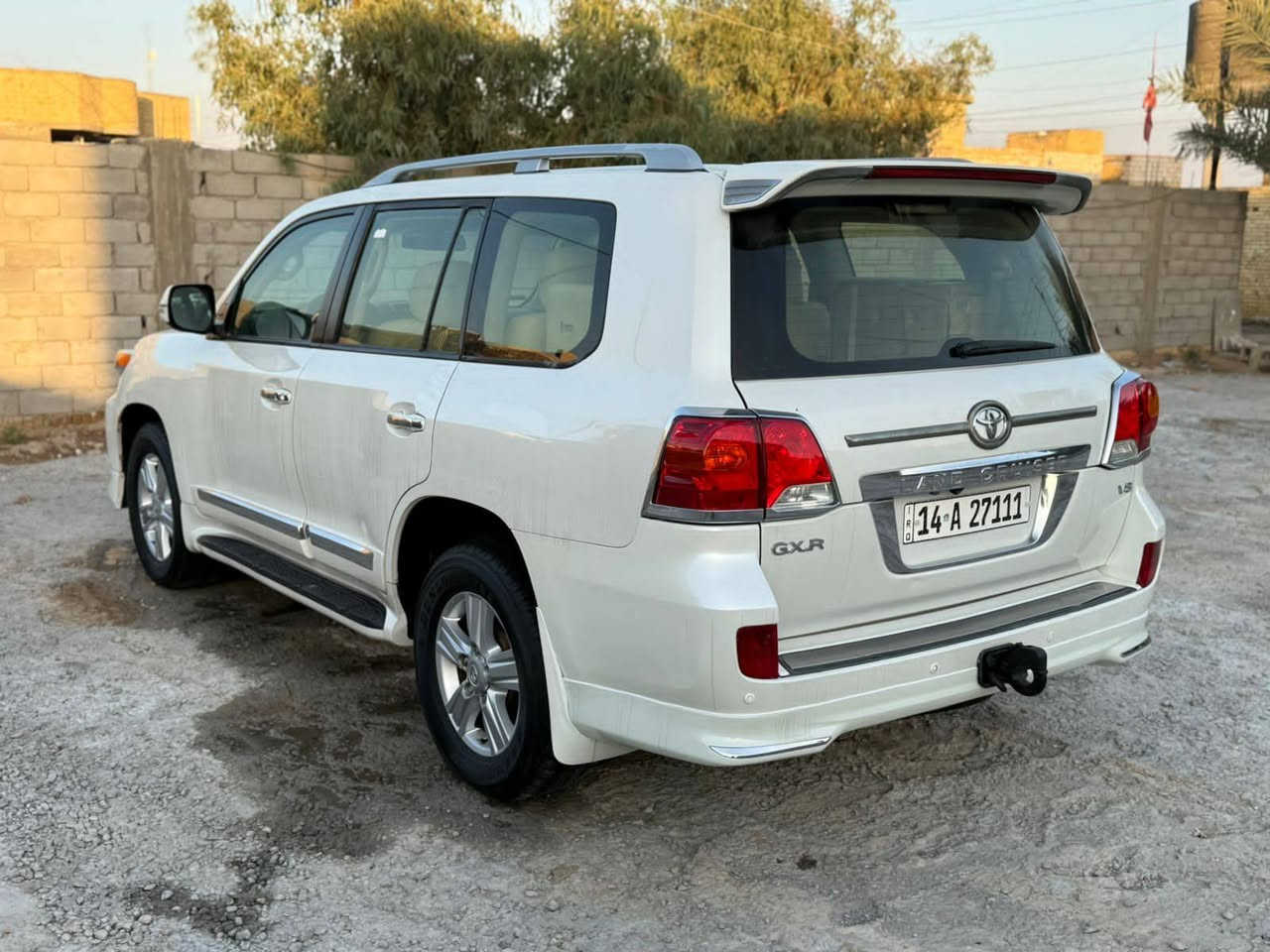 السلام عليكم 
السعر((350))وبيها مجال للشراي 
***********
***********
سياره للبيع اومراوس لاندكروز2013 مكفوله كفاله عامه سياره جديده بريميه 8سلندر سنويه مجدده بأسمي رقم انگليزي للاستفسار الاتصال على الرقم التالي
