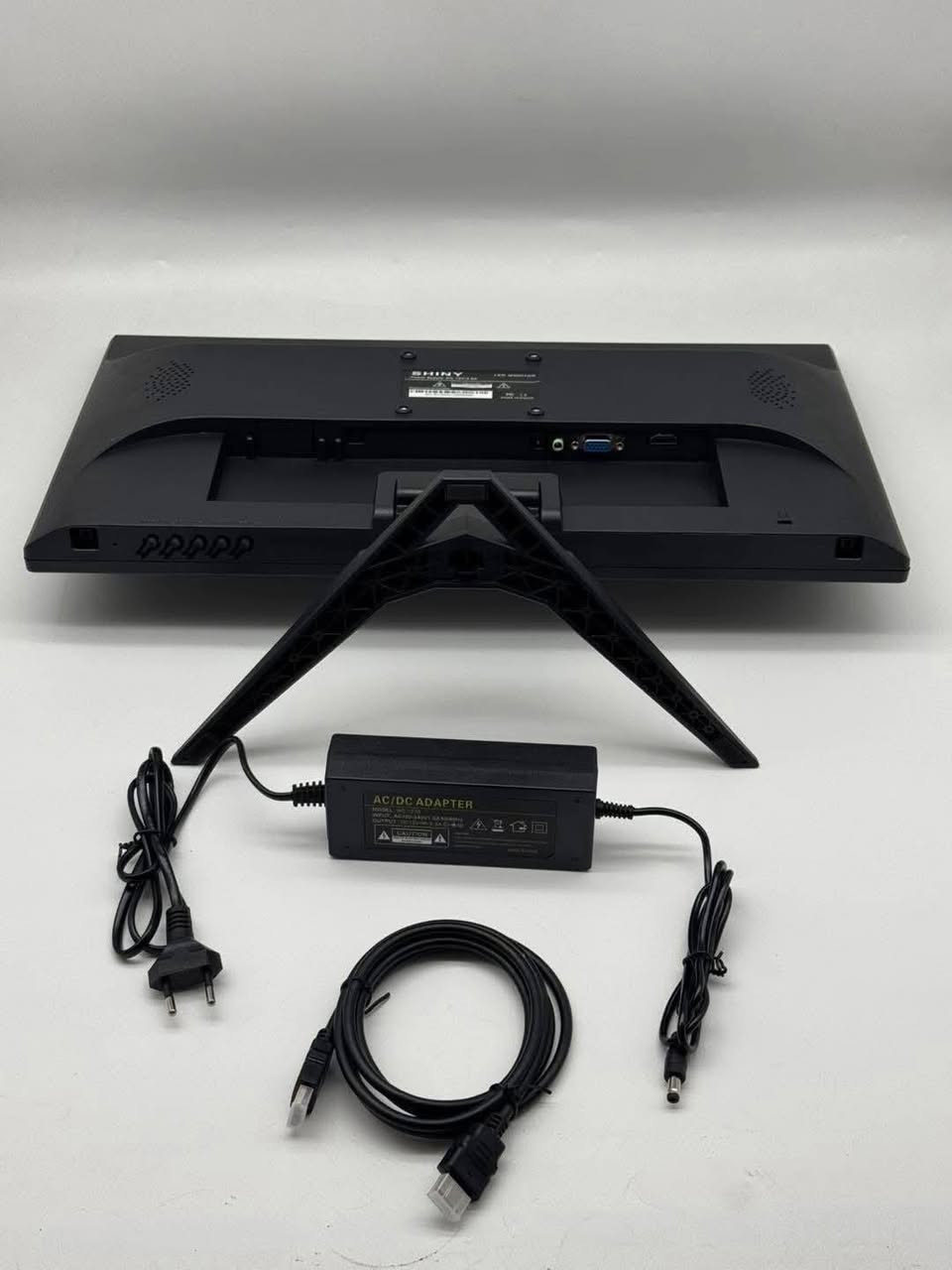 المواصفات :
✅شاشة جديدة حجم 22 انج عريضة wide  
✅VGA & HDMI &AUX
✅محولة خارجية ١٢ فولت و ٢.٥ امبير 
✅ 4Kتعرض فديو بدقة 
✅مزودة بسماعات عالية و واضحة الصوت 
✅HDMI مزودة  بكيبل

للتواصل  واتساب 
***********
