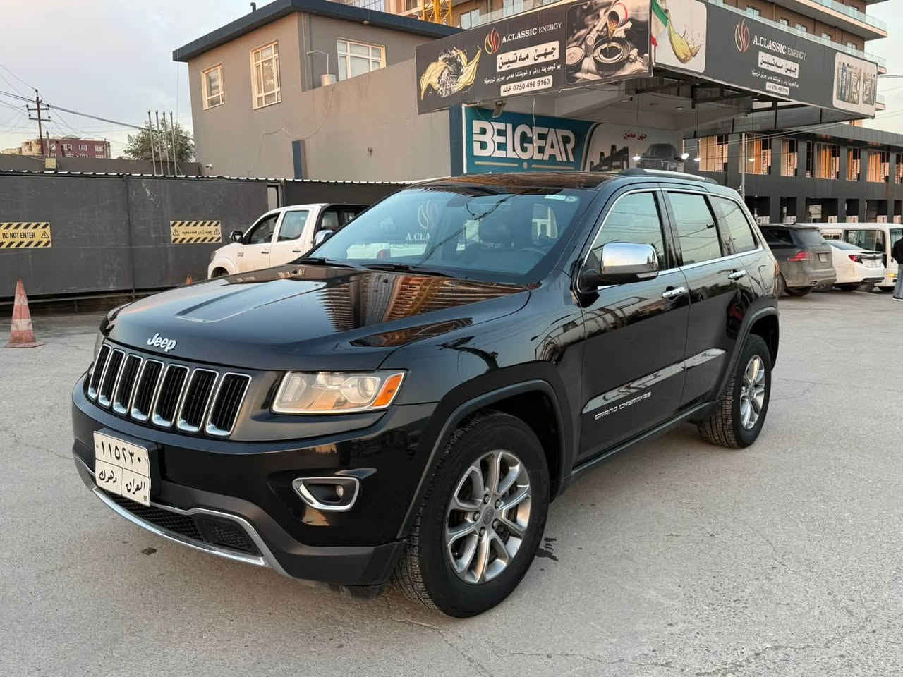 🚗 للبيع جيب موديل 2015 – وارد أمريكي 🇺🇸
📍 الموقع: دهوك

📞 رقم الاتصال:*********** متوفر واتس ابب
🔹 المواصفات:

- محرك 3600
- فول مواصفات عدا الفتحة
- كراسي كهرباء جلد + ميموري
- تدفئة للمقاعد
- ستيرن كهرباء (تدفئة )
- صندوق كهرباء (فتح/غلق بالشفط)
- تشغيل بصمة + تشغيل عن بعد
- كاميرا خلفية
- حساسات 
- منظومة زينون
- تحكم بالستيرن + شفت كير
- كير ماوس (8 سرعات)
- تبريد ثلج قطعتين
- تاير احتياطي (تخم)
- صدر جديد + هزة جديدة

📌 السيارة:

- وارد أمريكي (كلين تايتل)
- باسمي (سيارة جاهزة للنقل)

💰 السعر 195 

📩 للاستفسار الاتصال على الرقم أعلاه
