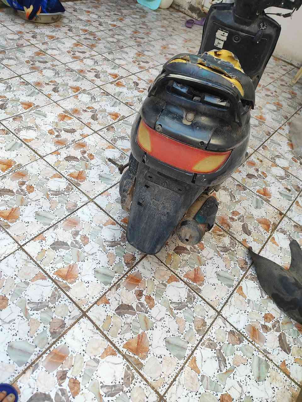 سلام عليكم دراجة للبيع محرك حاوية نضيف  ما مفتوح عوزهة ترتيب شوية  السعر 275وبيهة مجال لشراي المكان نجف الحولي شارع 30 الاستفسار ***********خاص متواجد
