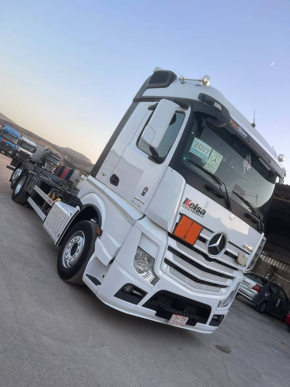 Actros. 2545.  2016. مقفول سيارة فول مواصفات عنوان السليمانية ***********
