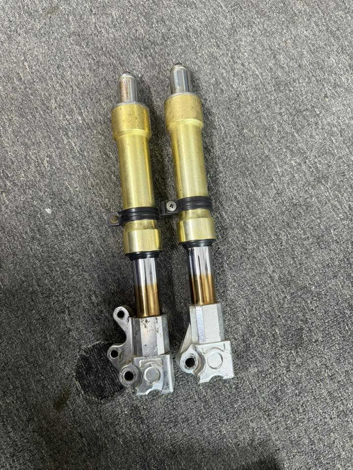 سلام عليكم صدر عكس اصلي وويل نجمه هوه والتايرات مكان زعفرانيه***********
