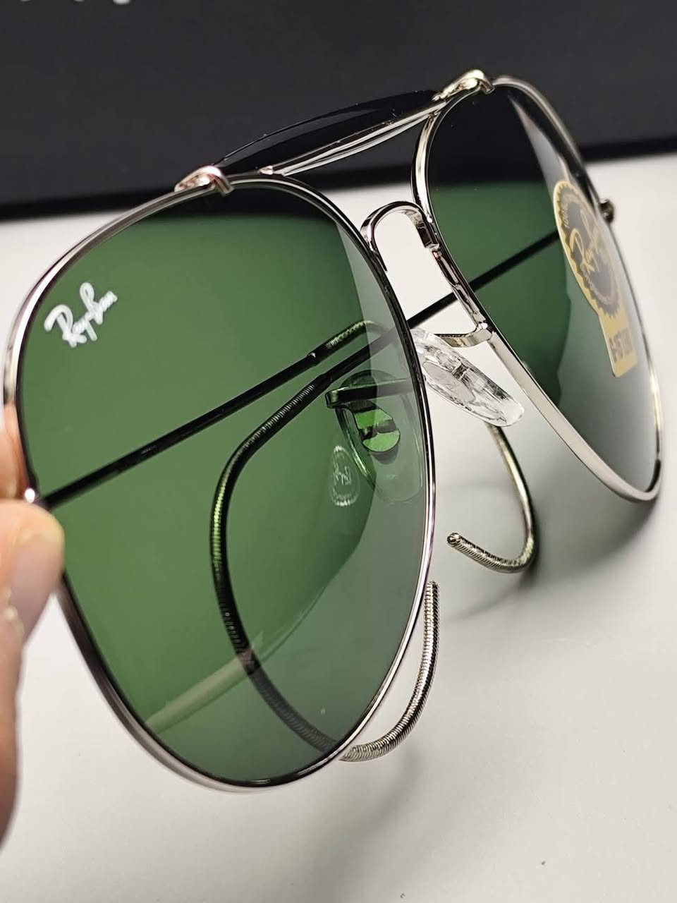 الأفخم والاندر والأقوى رايبان الشكل الكلاسك للطيارين

عدسه زجاج سميك لون زيتوني مميز
عدسه UV حمايه من الاشعات الضارة للعين
نهاية الذراع سبرنك حقيقي يلف خلف الاذن
لون البدن فضي
مختمه بل كامل بدن وعدسه
مخاد جلاتينيه مختمه
قياس 63
تأتي مع علبه حافظه للماركه كاملة المرفقات
كوالتي فول الفول (جدا عالي)

السعر 40 الف شامل أجور التوصيل لجميع محافظات العراق 

للحجز مراسلة الحساب ( ترسل رقمك وعنوانك الكامل)

اضغط لمتابعة الصفحه ليصلك كل ما هو جديد ومميز
من (انس براند للاناقه العامه) متجر الاقتناء والهدايا الفخمه


**إذا كنت صاحب هذا الإعلان وتريد حذفه لأي سبب، رجاءا أرسل رسالة إلى الدعم الفني**