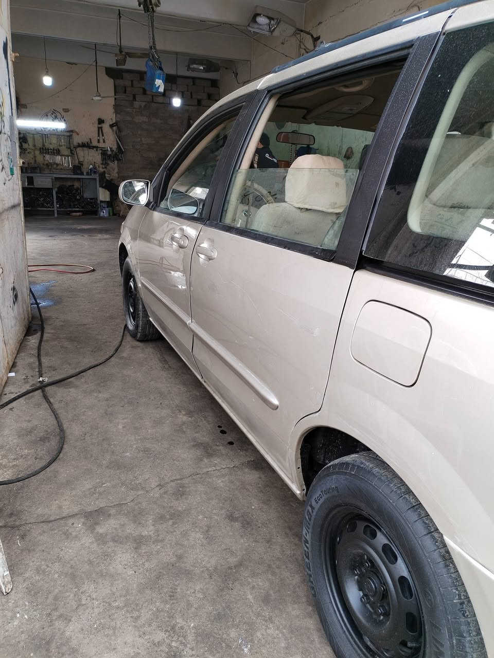 السلام عليكم مازدا ستيشن ام بي في للبيع مديل 2000 كابون بانزين بيها مكينه شرط تيرات جديده طخم امامي وخلفي كله جديد السياره جاهزه اي نقص مابيها صبغ بوند فقط بدون دواخل تبريد 3قطع مركزي 4 جمات كهرب السياره فول مكينه 6 سلندر وبيها شوي بارد السعر 67 وبيها مجال مكان السياره موصل أيسر موبايل *********** كورك *********** اسيا
