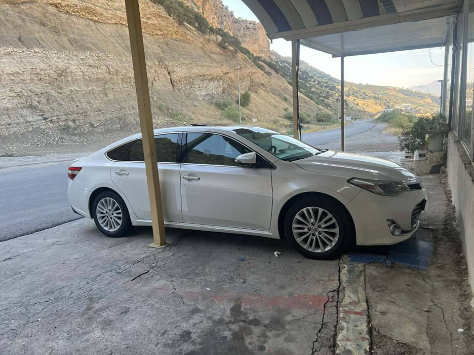 سعری قفڵ ونهای 180گەڵایە تکایە بۆمعامەلە پەیوەندی مەکە لەوسعرە دینارێ کەمتری نیە  
تۆیۆتا ئەڤەلۆن 2013 فوول مواسەفات lmite
ناو زەرد و جلد بەصمە و سڵایدو   پەردە و کامێراهەردووکوشن سارد و گەرم  و کوشن خەزن سێ مۆدی لێخوڕینی هەیە (eco,normal,sport)
پێش و دوای حاسە شەغال جامەکان کراوەبێ خۆی هەڵی ئەداتەوە زۆر مواسفاتی تر  چوارتایەی toyoلۆکی لەسەرە کامل سێرڤس کراوە 
سەیارەکە هەیکەلی زۆر جوانە  ناودەری بەپاکی ماوەتەوە 210هەزاری حەقیقی ڕۆیشتووە  پارچەو پەڵەیەکی بۆیاخە قرچێکی کەمی پێشەوەی هەیە بێ ئارباک سەنەوی بەسەرچووە بەناوی خۆمەوەیە  
شوێن دوکانی سیاحی 
ژم  
‎***********      *********** دخان, السليمانية
