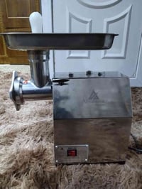 مكينة فرم لحم • حجم وسط • ملف نحاس