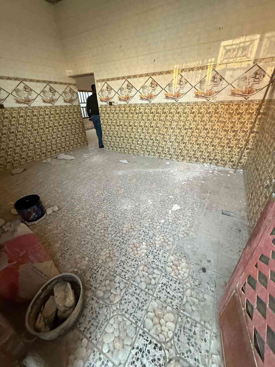 دار زراعي للبيع مساحه١٥٠ركن في منطقة الصخيين بعد شارع المدارس مباشر يبعدًعن شارع٥٠متر ركن على شارع١٢متر وشارع١٠م 
بناء بلوك الشمالي وسقف كونكريت 
يتكون من غرفتين وصاله ومطبخ وصحيات داخليه وخارجيه وديوانيه خدمات ماء كهرباء مجاري ومدارس 
السعر٦٧مع مجال 
التواصل معنا 
على صفحة الفيس بوك ( الامل للعقار) 
او الاتصال على الرقم التالي*********** 
***********
للمزيد من العروض على الفيس بك 
https://www.facebook.com/profile.php?id=100087963616783&mibextid=2JQ9oc

للمزيد من العروض على حسابنا التيليجرام (الامل للعقار)
https://t.me/ameralkabe

للمزيد من العروض على حسابنا الواتساب (الامل للعقار)
https://chat.whatsapp.com/GRFrcEXw0J88CVE83bhb8v
