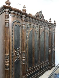 للبيع بسبب الانتقال غرفة نوم نظيفة تحتوي على كنتور كبير 6 بيبان وجرباي...