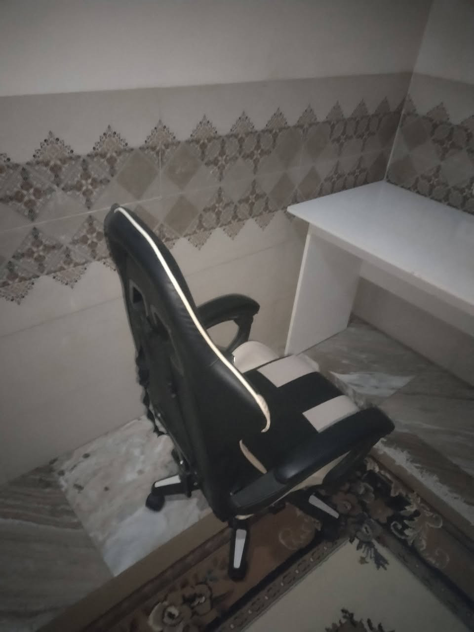 السلام عليكم غراض استغدام قليل جدا
ميز 
طول 140
العرض 60 
سعر 75
سماعات 
سعر 65
كرسي 
سعر 70
عاكسه 
سعر 150 استغدام يوم واحد فقط 

للتواصل ***********
