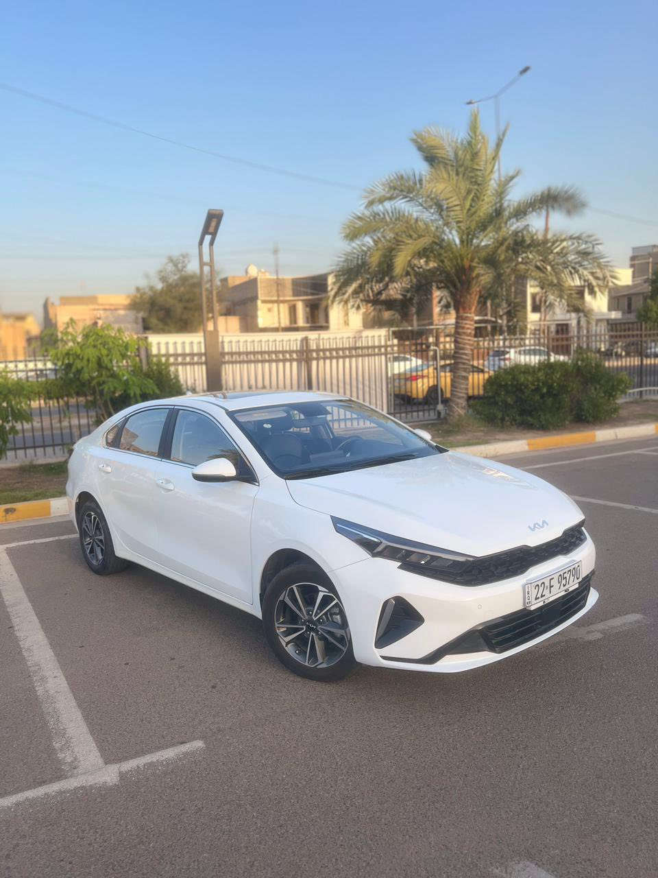 السلام عليكم 
سيراتو K3 
موديل 2024
وارد صيني 
اربيليه 
ماشيه 17500 الف شبه زيرو 
3 مرات امبدللهة  دهن بس 
بيها ضربه بلباب اثر دراجه وموجده الصوره ويه صور السياره  وراجع على البارد 
يم ضياء اوتي يعني ميحتاج اكلك شغل الرجال 
مكان السياره 
بغداد البياع 
السعر :- 137$
للتواصل :-***********

