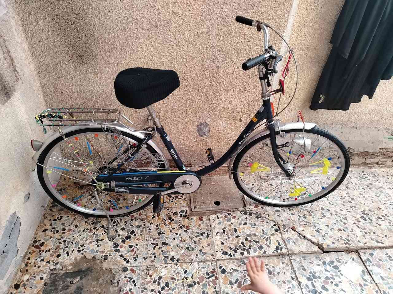 سلام عليكم بايسكل ياباني اصلي جديد مابيه اي ضرر كله شغال بريكات اثنين شغاله تايرات نضاف 
الصور تحكم للبيع مكاني العبيدي سعره قفل 65 صالي 10من مشتريه رمبه ***********
