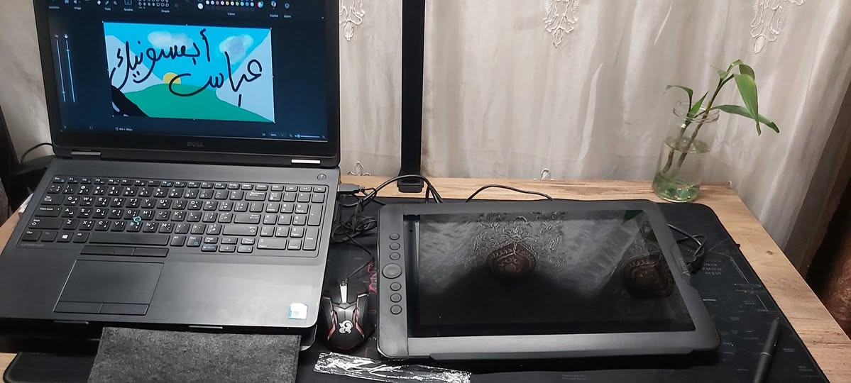 السلام عليكم 
تاب رسم ARTISUL D13S

 • الشركة المصنعة: ‎Artisul من UC-Logic

الشاشة:
- حجم الشاشة: 13.3 بوصة
- دقة الشاشة: 1920 × 1080 (16:9)
- نوع الشاشة: IPS
- سطوع الشاشة: 300cd/m2
- زمن الاستجابة: 19 مللي ثانية

القلم:

- تقنية القلم: الرنين الكهرومغناطيسي بدون بطارية
- مستوى الضغط: 8192
- دقة القلم: 5080 خطًا في البوصة
- معدل التقرير: 233PPS

الواجهات والمنافذ:

- واجهة الإدخال: Mini HDMI، Micro USB
- واجهة الإخراج: USB-A 2.0، HDMI 1.4، الطاقة

المواصفات الأخرى:

- الأبعاد: 389 × 250.7 × 14 مم
- الوزن الصافي: 1.1 كجم

دعم نظام التشغيل:

- Windows 7 أو أحدث
- macOS 10.12 أو أحدث


**إذا كنت صاحب هذا الإعلان وتريد حذفه لأي سبب، رجاءا أرسل رسالة إلى الدعم الفني**