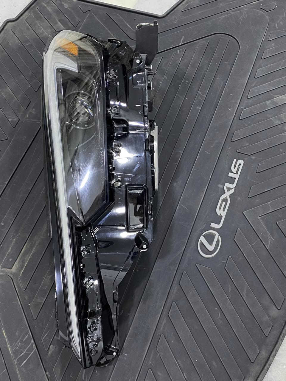 السلام عليكم 
لايت لكزز TX 500. 2024
مع المحوله 
السعر 350$
***********
