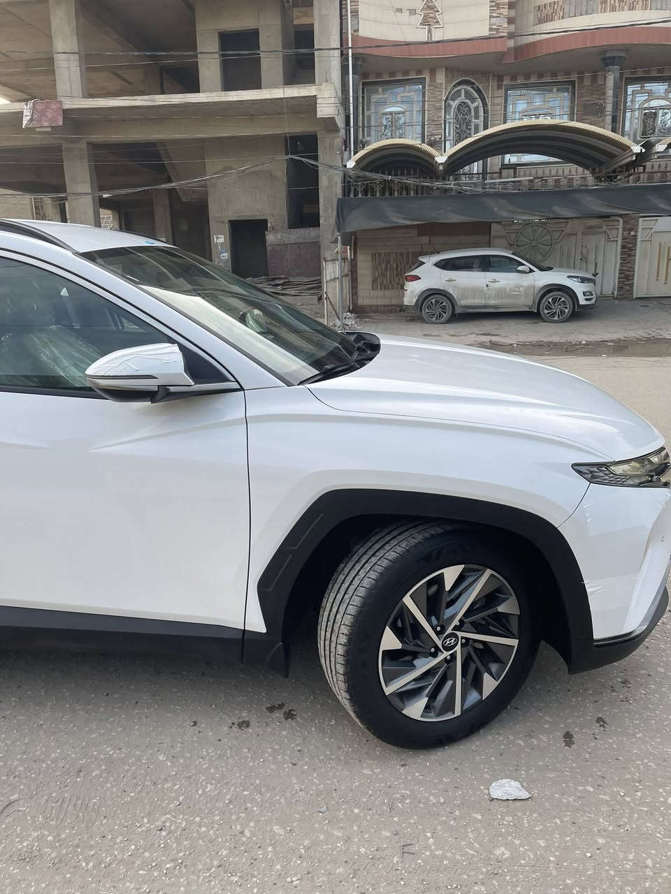 السلام عليكم
للبيع أو المراوس 

توكسان           موديل                   2024 

السعر 213 وبيها مجال للطيبين 

فول مواصفات 

المواصفات 

بصمة 

ترحيب 

كامرة دوارة 

نفكيشن 

داخل ابيض 

تشغيل عن بعد  

مري شفط 

شاشة إلكترونية 

عداد دجتل 

لد نهاري 

كشاف ضباب 

بردات خلفية 

كراسي كهرباء 

حساس امامي 

حساس خلفي 

سايد بريك بصمة 

وباقي المواصفات المعروفة 

السيارة كفالة من الصبغ والتبديل

 عد بارد مكان واحد كد شبر فقط 

رقم بغداد بسمي سنوية لل 2030 رقم دولي 

مكاني النجف 

***********
