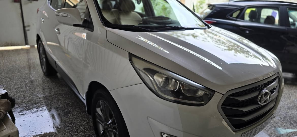 السلام عليكم حبايب 
عندي توسان موديل   ١٥  خليجي حلووة كلش بس بيهة شوية ملاحظات بالكشر ومصلحن يعني بيهة بارد بالجاملغ الامامي محلوووو
وبارد ما مبين بالباب الخلفي جهة لسايق وبيهة كارت بالبنيددكد شبر
مواصفات ..محرك ٢٠٠٠
كامرة ....
تحكم استيرن 
ويل كب دعاية 
وغيرهة من مواصفات المعروفة 
لسيارة ماشية  ٩٧  الف 
كلشي ما ناقصهة 
صدر جديد امامي خلفي 
تخم تاير
بطارية 
امانة الله عل خير للياخذهة لان كلش ترايهة حلو 
السعر لمطلوب ١٤٥ 
الاتصال     ***********
مكان السيارة بغداد الرصافة 
وكل الهلة بيك
