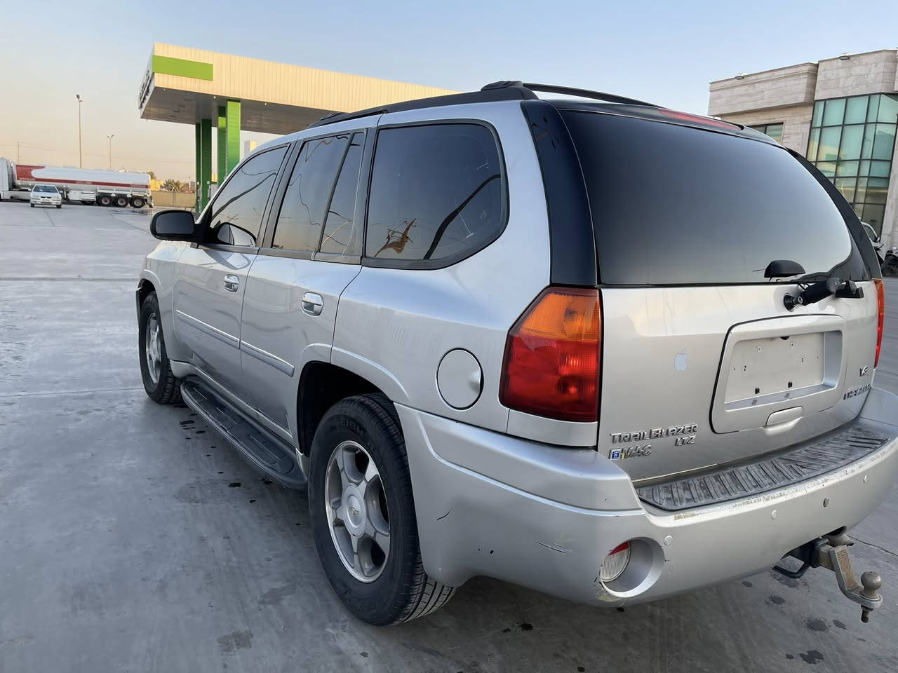 السلام عليكم
بلايزر حاكمي 2008 فول مواصفات بدون فتحة رقم سليمانية انكليزي باسمي السنوية 
جاملغ امامي مبدل فقط
السعر 110 
تلفون / ***********
