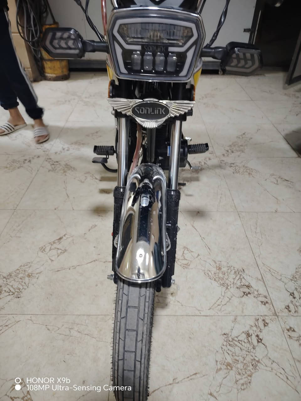 سلام عليكم دراجة سيفان لبيع مديل  2025 دراجة نضيفة بس دشبولهة طافي فقط سعر الدراجة  800 الرقم *********** متواجد عل واتساب العنوان ديالى قريت الحويش
