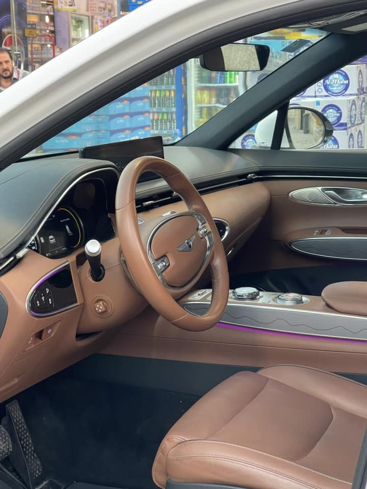 للبيع gv70 
2024 
ماشيه 11 الف كيلو 
حادث خلفي بسيط بدون ايرباك 
السعر 34 
*********** 
مكاني المنصور
