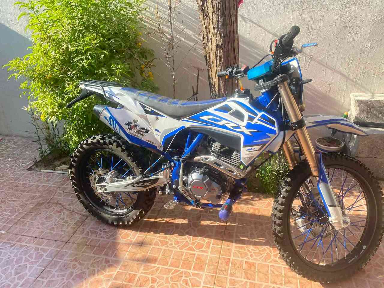 سلام عليكم قفاز srxموديل2025 محرك300cc ماطور صفر سلف دبل كهربايات كله شغال سعر مليون 400 بي مجال مكان ديالى خانقين كهريز السفلى ***********
