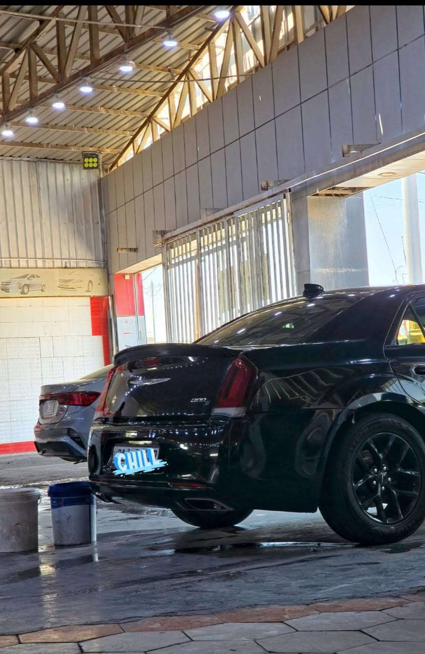 كرايسلر موديل 2017 S  السيارة فول مواصفات من فتحه من كير طياره من تحكمات من كلشي السياره ادوات رقم سليمانية  مكفوله من الكص ومن السرقه ومن العشائر بيها قرار قاضي غلق الدعوى و تسليم العجله ووياهن عائديه وبراد   سعرها ١١٠ مع المجال 

*********** . اتصال او مراسله واتساب
