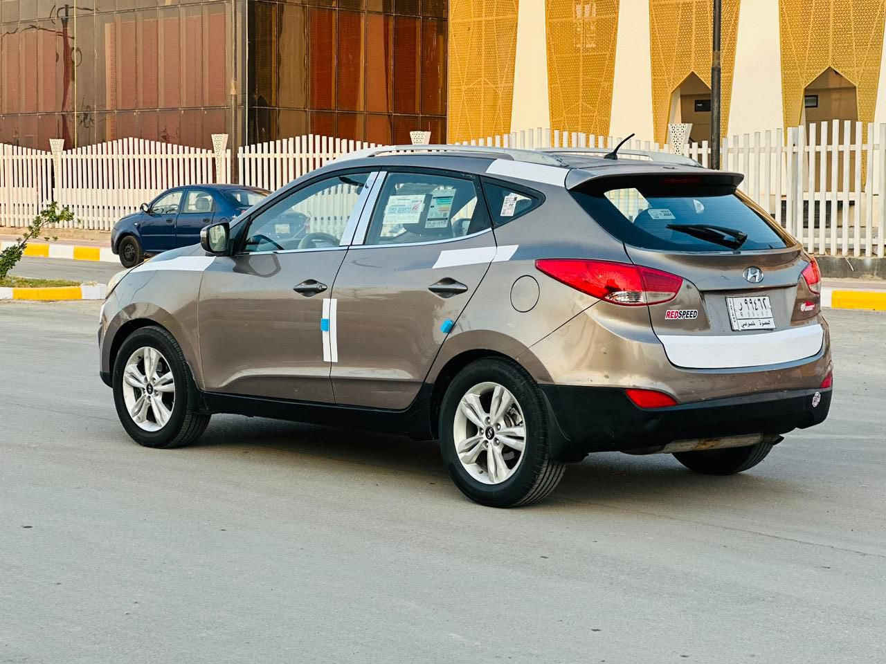 السلام عليكم 

للبيع توسان خليجي موديل 2012 حره بسمنه بيها قبق جنده ابدل ورشات صبغ مكفوله من صبغ العام والحزام والكص والعيب الشرعي نص فول مكينه 2000 دوش جهازه الاخير كير محرك تبريد حداده ما ناقصها اي شي
مكان السياره الناصريه  السعر 100 وبيها مجال
الانتصال ***********
