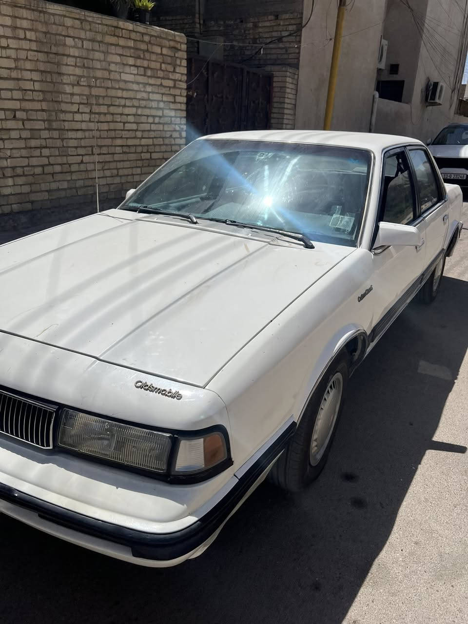 السلام عليكم

اولدز مديل 90 صبغ عام. 
السياره جاهزه من كلشي حداديه تخم تاير محرك كير جدد بلاديه سياره منظومه غاز لايت زنون جام اوتو سنتر لوك شاشه وكامره بدون حادث سياره مصبوغه عام جديده كلش متصرف عليها ربع سعرها 45 وبيها مجال مكانها الكرخ *********** فقط واتساب

