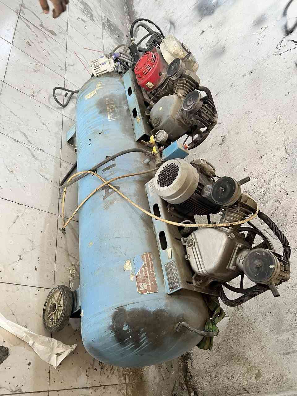 السلام عليكم عدي كمبريسر 320 لتر جديد مولدته شغاله للبيع او مراوس ب اقل حجم ***********
