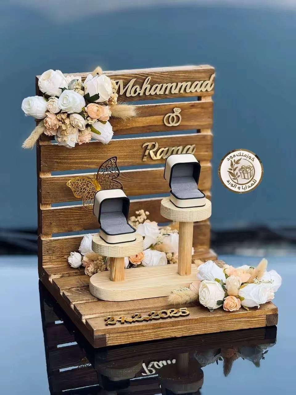 ✨ بفضل الله… نعود لكم بكل التميّز والإبداع ✨
مو بس شغل… إحنا نصنع لحظات تبقى ذكرى 💍❤️
🔸 تصاميم فاخرة من الخشب الطبيعي
🔸 تنسيق ورد أنيق بأجمل الألوان
🔸 كتابة أسماء وتواريخ حسب الطلب
🔸 مناسب للخطوبة، الزواج، والمناسبات الخاصة


**إذا كنت صاحب هذا الإعلان وتريد حذفه لأي سبب، رجاءا أرسل رسالة إلى الدعم الفني**