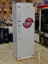 ثلاجة للبيع السعر 200 للتواصل على07842573483