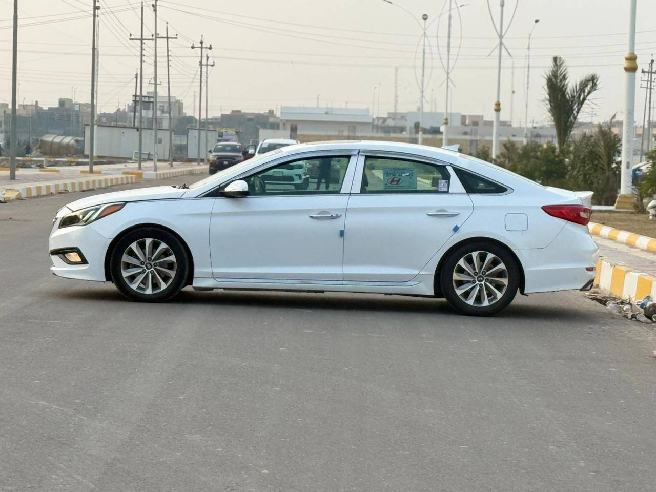 يالله سلام عليكم سوناتا موديل 2016 حره تحويل ثاني يوم ضرارها جاملغ وبنيد جاهزه السياره
موصفات 1ع 1سياره 
فتحه 
بصمه 
بصمه ابواب 
شاشه كبيره 
تحكمات ستيرن جهتين 
شاير بل مري 
تبريد قطعتين 
كشنات جلد 
وتدفه تبريد 
بعد بيها موصفات هواي 
سياره جاهزه لأخير كير ومحرك وحداديه وتبريد ثلج مكينه ما مفتوحه مكان مركز ناصريه سعر ب120وبيها مجال ***********
