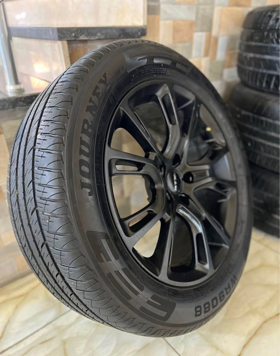 طخم ويل كب+التيرات+صمونات 285/50/20الحجم التاير   SRT اصلي  يرهم دورنكو وجيب 

العنوان دهوك 
*********** سميل, دهوك
