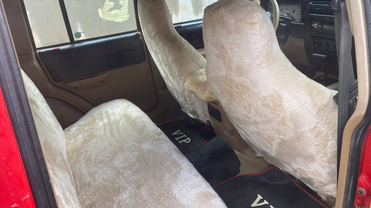 جيب شيروكي موديل ٢٠٠٠ كير اوتوماتيك دببطل اكسل تبريد وتدفئة بدون ضرر صبغ قطعتين والباقي بلاد شرط الكير والمحرك سيارة جاهزة شرط تحويل او وكالة سنوية جديدةسعر ٧٢ ومجال عنوان كركوك  *********** كركوك, العراق
