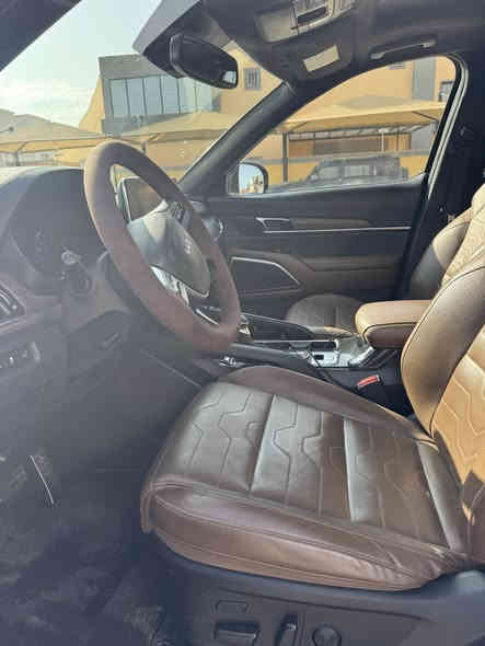 السلام عليكم / 2022 KIA TELLURIDE, SX
 كيا تيلورايد 2022 الشكل الجديد sx فول الفول كامل مواصفات  
 لون اسود وارد امريكي جاملغ وبنيد وجنطة
المواصفات 
كير اوتو 
هاند ابريك بصمه 
٣قطع تبريد 
٧ راكب اكيد 
عداد دجتل 
انظمه قياده 5
تجي محرك V6 3800 تنفس طبيعي   
داخل جلد مشمشي ملكي جلد 
بصمه السياره 
رادارات 
وتحديد مسار 
كشنات كهرباء 
وكشنات منفصله vip  
 حساسات خلفيه 
مساحه تخزين في الصندوك اكيد موجوده 
تشغيل عن بعد 
وكشنات تدفئه
شحن واير لاسلكي 

رقم نجف مميز الجديد باسمي تحويل ثاني يوم بحيل الله 
وهذا رقم الشاصي حبايب

5XYP5DHCXNG247422

مكان السياره  النجف / 
ب السعر ٢٤٨ ورقة جديدة ماناقصة شي
*********** واتساب مراسلة
