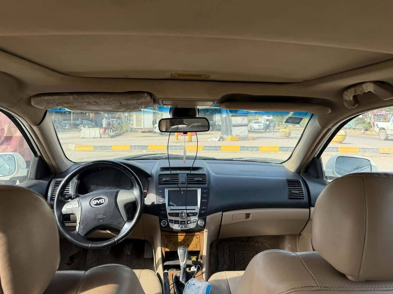 سيارة للبيع بوايدي اف 6 موديل 12صبغ جاملغ المامي بدون حادث لافتح ولاشد الاستفسارولاتصال ***********
