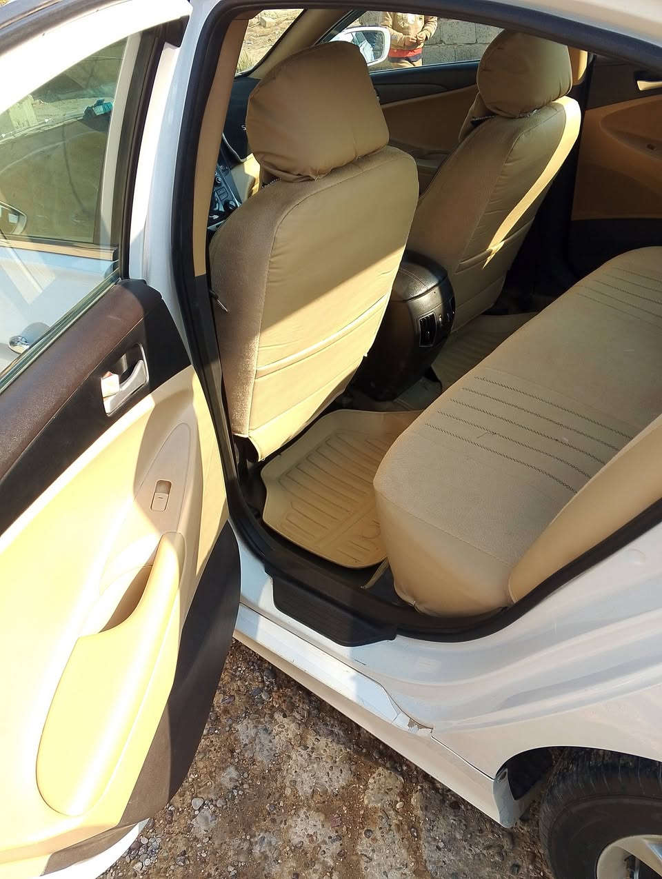 سلام عليكم للبيع سوناتا 2012 خليجي مكفولة كفالة عامة محرك وكير كلهن مكفولات ترايك وان ما تريد تبريد تدفئة كله شغالة على وضع شركة محرك 2400 دوش  ابيعلك على سونار السعر 135 وبيه مجال رقم صلاح الدين الماني بسمي رقم الهاتف ***********
