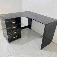 ميز مع مكتبة • مستخدم قليل • الكوت الجيازنة