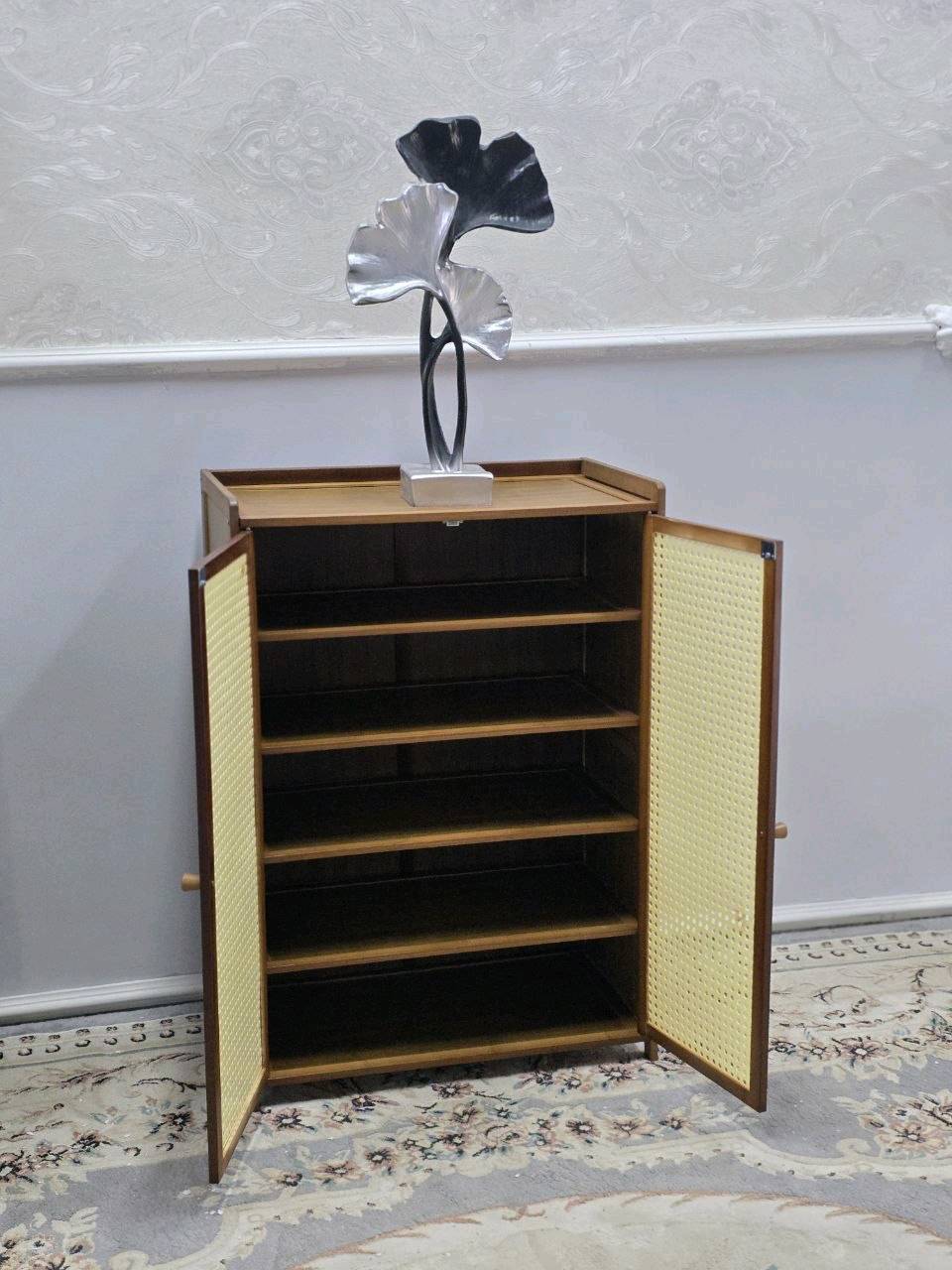 🚨🎉 عرض خاص لفترة محدودة 🎉🚨
✨ جزامة خشب بامبوا بتصميم أنيق وعصري ✨
✔️ خامة خشب بامبوا متينة وعملية ✔️ تساعد على ترتيب الأحذية واستغلال المساحة ✔️ مناسبة للمداخل والغرف ✔️ تصميم جميل يناسب جميع الديكورات
📏 القياسات: ▪️ العرض: 58 سم ▪️ الارتفاع: 83 سم ▪️ العمق: 32 سم
💥💥 السعر70دينار فقط 💥💥
 🔥 لا يفوتكم العرض 🔥
🚚 التوصيل مجاني إلى بغداد وجميع المحافظات