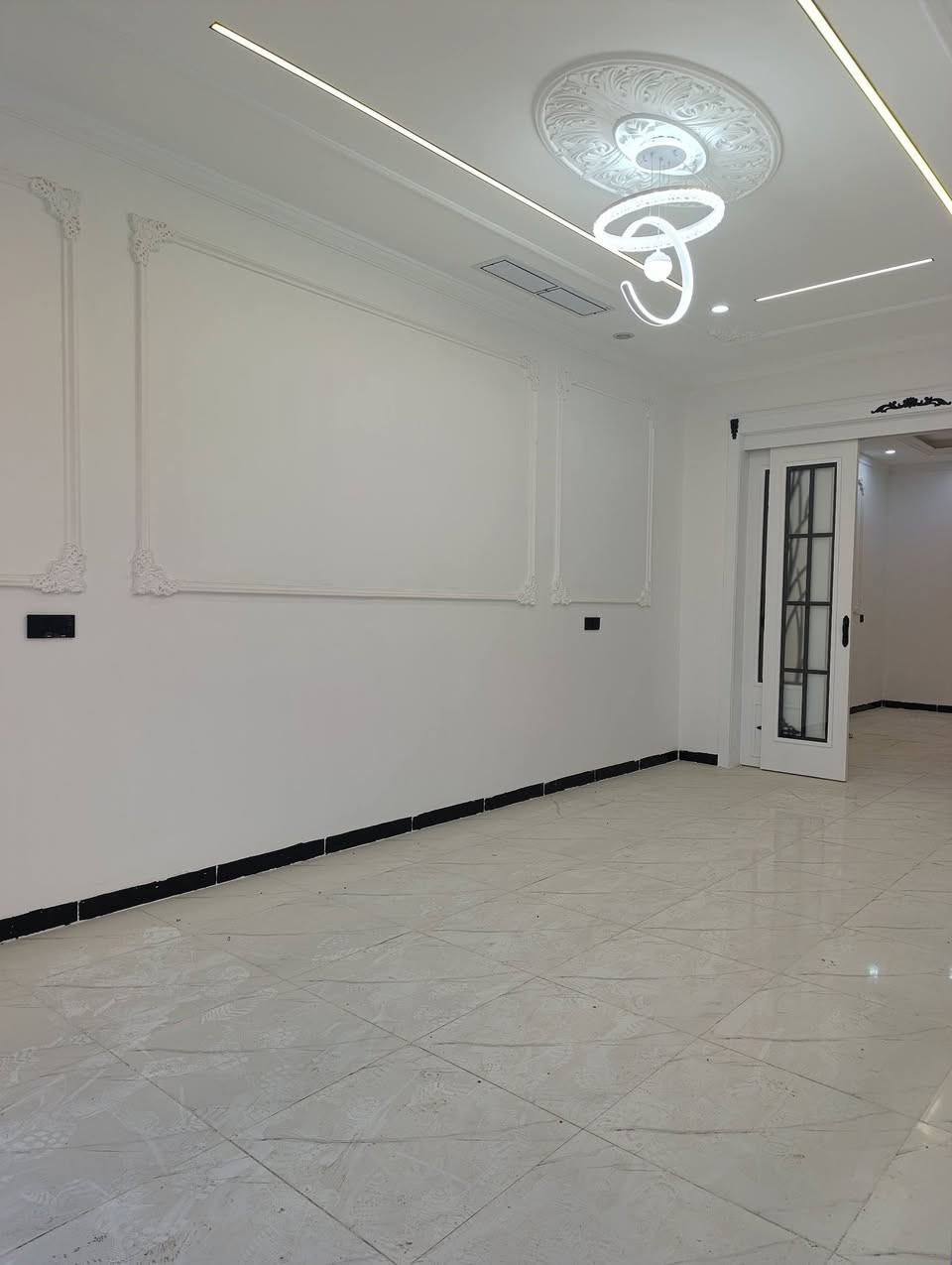 🔷🔷#بیت للبیع 🔷🔷
في فرمانبران، علي شارع 30م.  قریب شارع 60م

➖المساحة 125 متر مربع، طابقين، غیر مستخدم
يتكون من⤵️
➖ 4 غرف نوم + 2 الحمام +  صالة + غرفة طعام

📞للتواصل

0770 957 28 48
0750 957 28 48
******************

🔸🔸#خانوو بۆ فرۆشتن🔸🔸
لە فەرمانبەران. لەسەر جادەی 30متری ، نزیك 60متر

➖ڕووبەری ١٢٥م، دوو نهۆم، خانووەکە بەکارنەهاتوە.
پێکدێت لە⤵️
➖ ٤ ژووری نووستن +   ٢ حمام و تەوالێت+ هۆڵ + دێوەخان.

📞بۆ پەیوەندی
0770 957 28 48
0750 957 28 48

#بیت #بیع #اربیل #فەرمانبەران #خانوو #فرۆشتن #هەولێر #خانووبۆفرۆشتن #اربيل #هەولێر #شوقە_بۆ_کرێ #شقة_الایجار#روشنبیري
