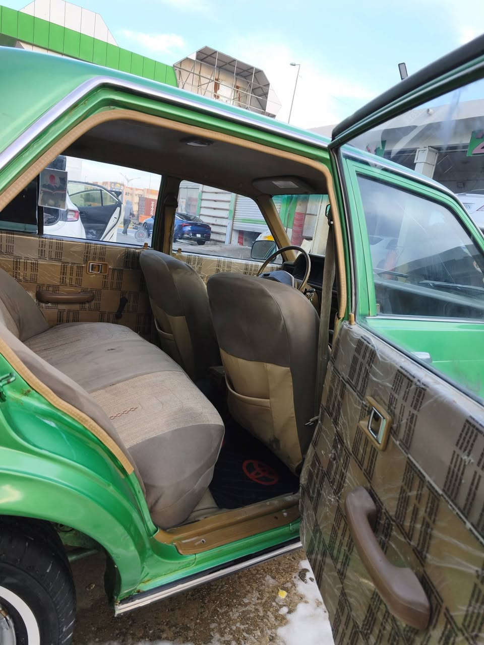 السلام عليكم كرونه موديل 80
رقم بغداد نكليزي اب اسمي صار شهر لو اكثر من صاعده هزه
مكاني بصره
السياره كلش نضيفه كير اوتو. كلشي عل بلاد وجديد فقط صبغ عام للجماليه بيه. تبريد تدفئه شغال كل كهربائياته شغاله  وبيه دحجه قبل فتره صارت بلجاملغ الامامي ناشر صورت الضربه هم وعمرته يعني تستلم كامله السياره
اب 45وبيه مجال بسيط كلش اذا شراي *********** رقمي
