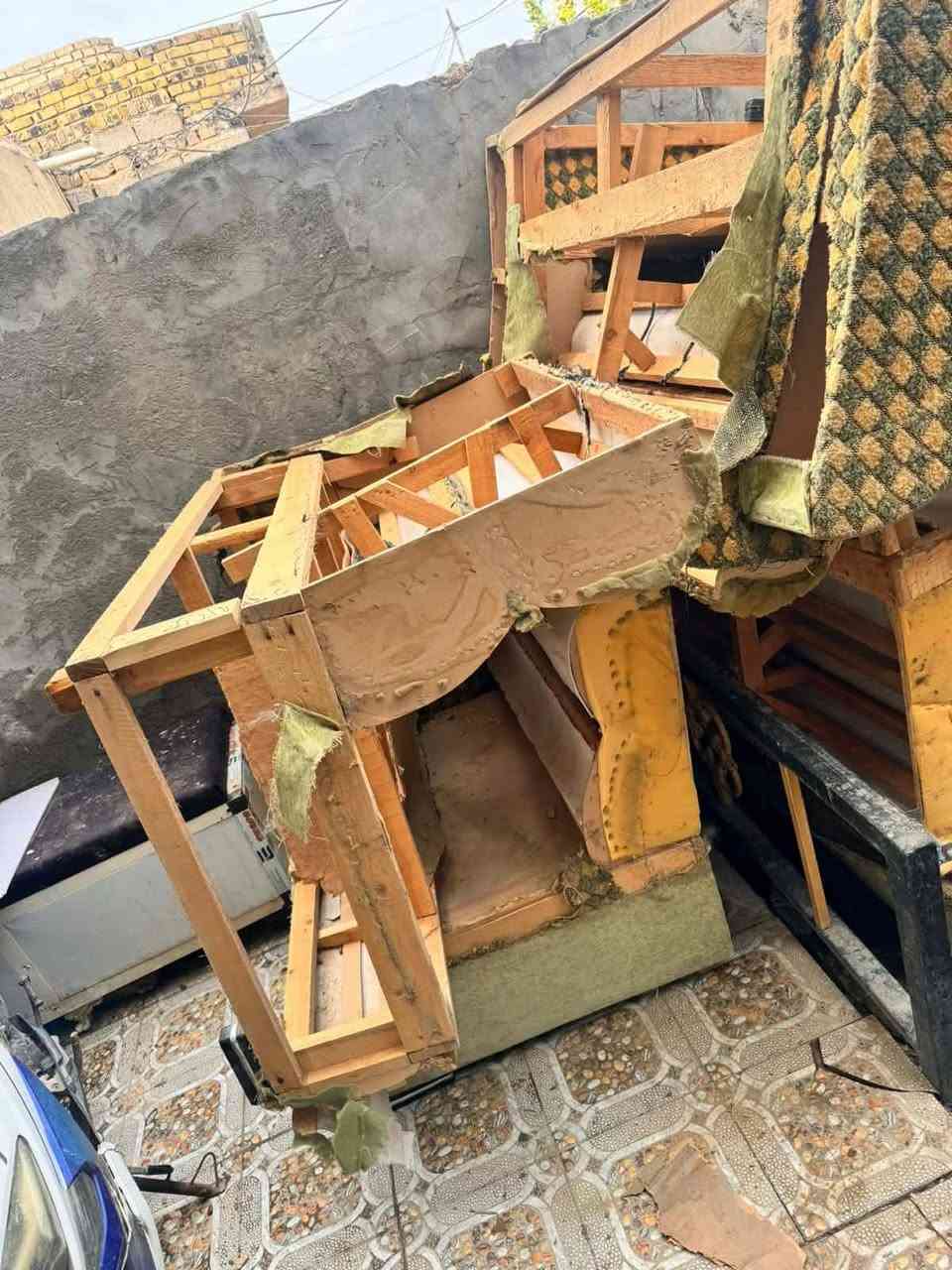 بسم الله الرحمن الرحيم 
هيكل تخم للبيع بدون اي كسر لاصحاب التخامه والدوشمه بدون اي كسر فقط هيكل خشب السعر قيم بما يرضي الله خشب درجة أولا 
مكاني حي الاسرى الافراز 
***********
***********
