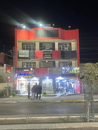 بنايه  تجاريه للبيع 200متر وجه 10نزال 20في البياع شارع ضغط حي الرسالة ...