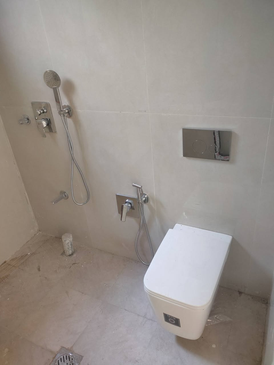 السلام عليكم ورحمه الله
هذا البيت متكون من 4 حمامات وصار العمل نضام البوستر كل حمام متكون من غربي تعليك+مغسله تعليك+دوش دفن 
ملاحظه: تشغيل الماء اثناء التصوير لم اقم بتشغيل البوستر كان اعتمادي على قوة النوازل فقط ان شاء الله ينال اعجابكم 
والتوفيق للجميع اخوكم ليث للتواصل ***********
0773975180
