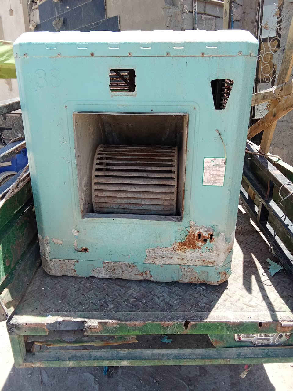السلام عليكم 
كشور مبردات وابواب مبردات
ومبردات كامله مستخدمه ونظيفات للبيع 
المكان ابو غريب 
***********
